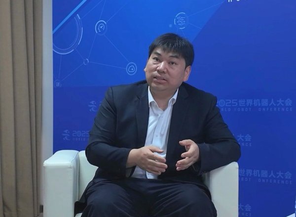 亿海配资 国地中心江磊：人形机器人“三步走”，商用压缩至5-10年